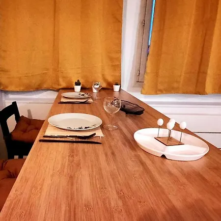 F2 Avec Sauna, Vue D'exception Place De La Mairie *